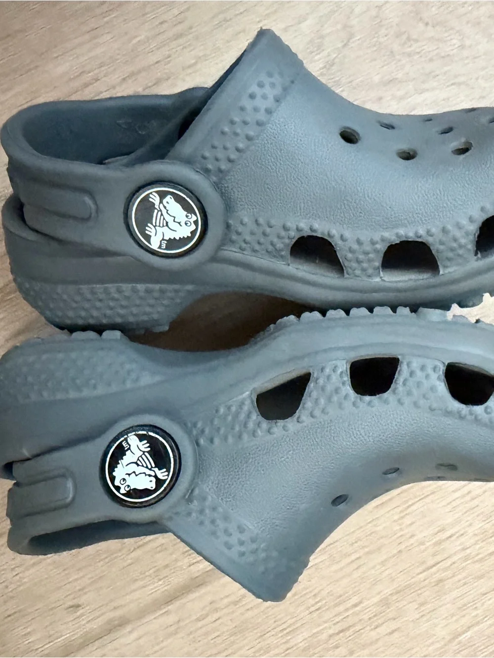 CROCS Kids Classic Clogs in Charcoal Gray